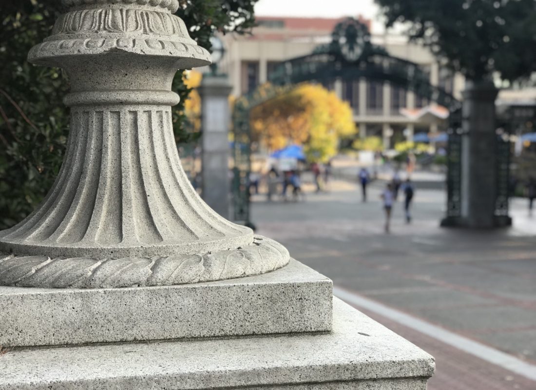 sather-gate-at-the-university-of-california-berkeley_t20_GgpNJR